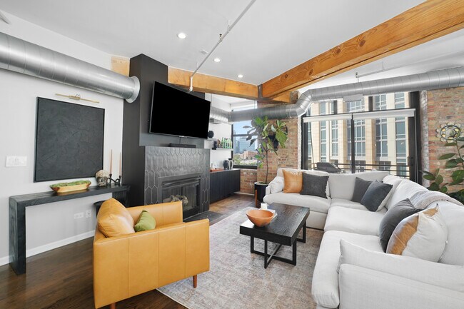 Building Photo - 520 W Huron St