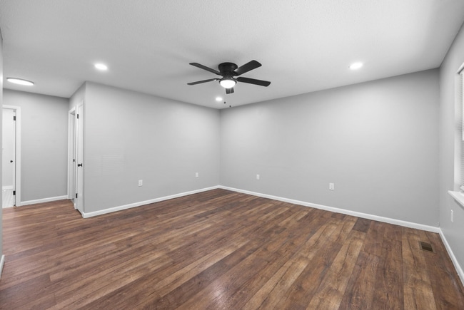 Building Photo - FIRST MONTH FREE! 2 Bed 1 Bath in Rossvill...