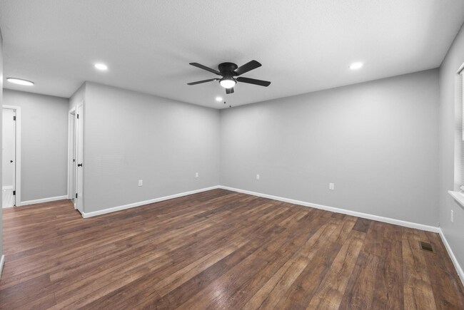 Building Photo - FIRST MONTH FREE! 2 Bed 1 Bath in Rossville w/ Huge Storage Building!