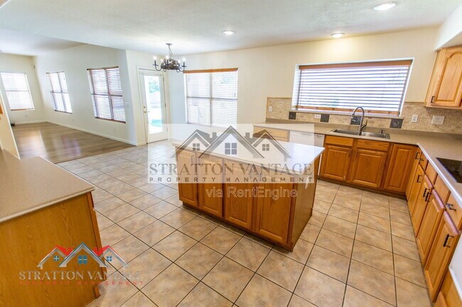 Building Photo - 960 E Constitution Dr