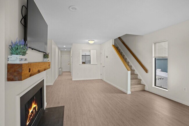 Building Photo - 7 River Rd