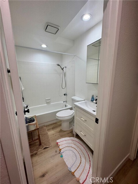 Building Photo - 2405 Plaza De Vista