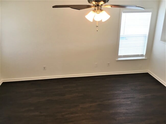 Building Photo - 1006 Bengel Dr