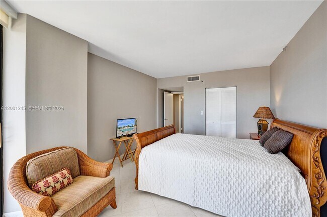 Building Photo - 3600 Yacht Club Dr