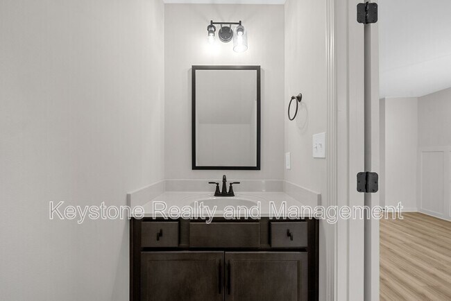 Building Photo - 174 Oak St