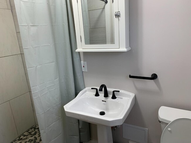 Building Photo - 420 Emmet St