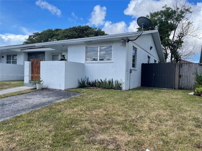 Building Photo - 20520 SW 92nd Pl