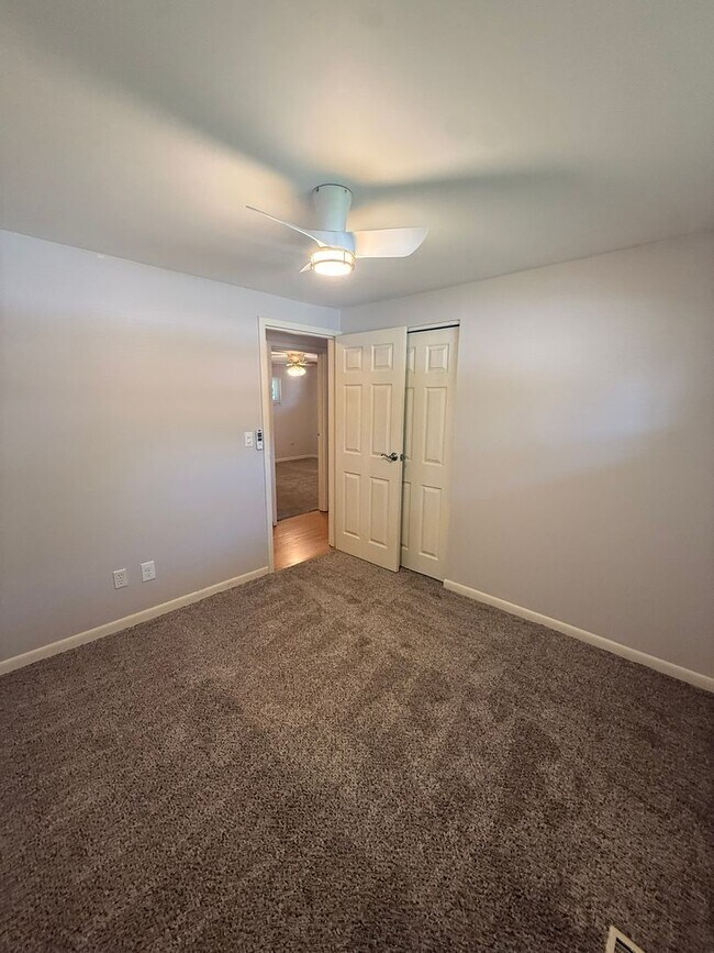 Building Photo - 4820 Rexwood Dr