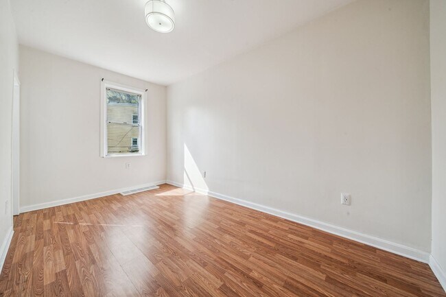 Building Photo - Spacious 3 Bedroom Home in Spring Garden (Single Family)