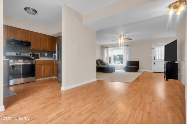 Building Photo - 30 Shilling Way