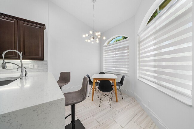 Building Photo - 114 Palm Point Cir