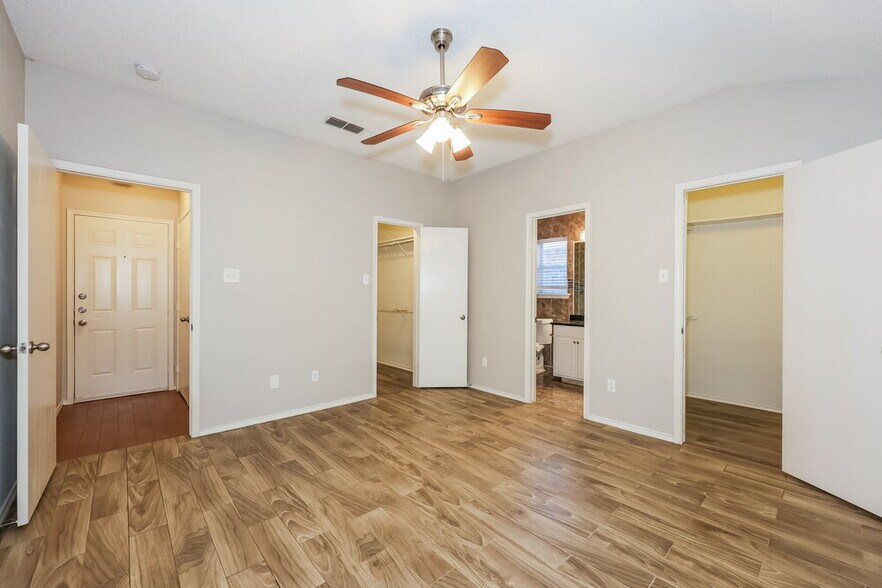 Building Photo - 5807 Diamond Oaks Ct