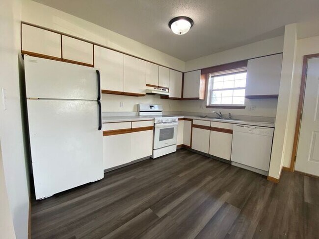 Building Photo - $1,050 | 2 Bedroom, 1 Bathroom Apartment | Pet Friendly* | Available for August 1st, 2026 Move In!