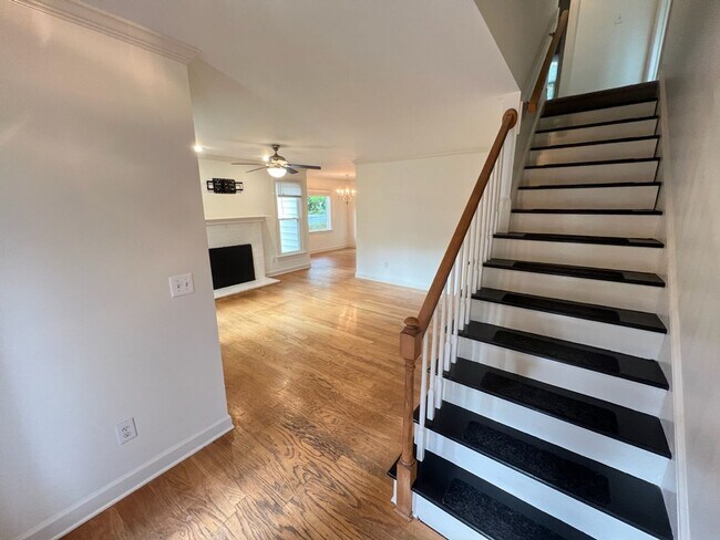 Building Photo - Cozy 3 bedroom home within minutes to Bond Park