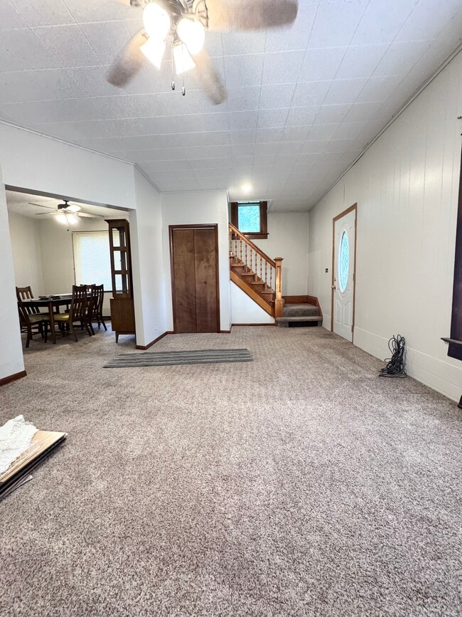 Building Photo - 102 E 8th St