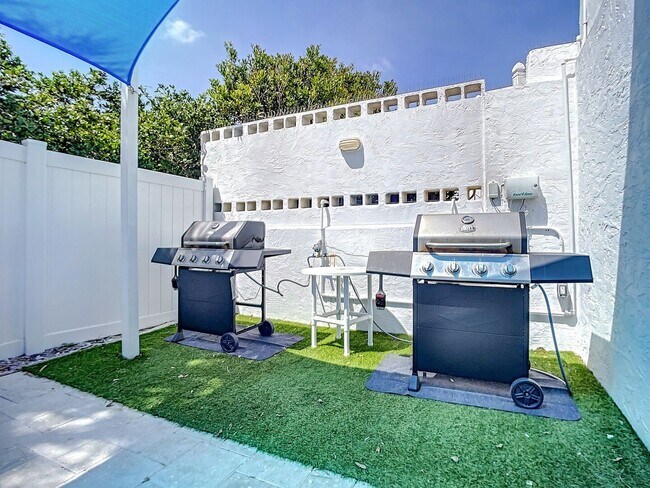 Building Photo - Fully Furnished Beautiful 2 Bedroom Seascape Towers Oceanfront Condo