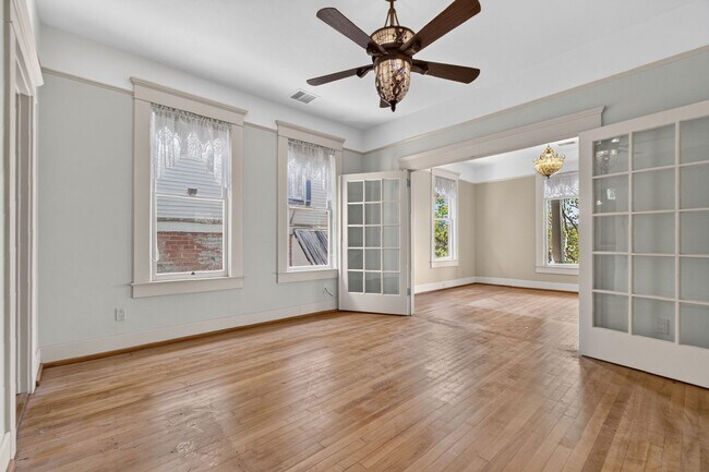 Building Photo - 3 Bedroom with Historical Charm Close to Square