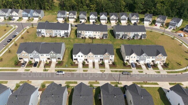 Building Photo - 5811 Woodlawn Dr