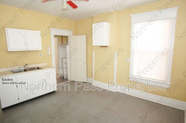 Building Photo - 219 W Rio Grande Ave