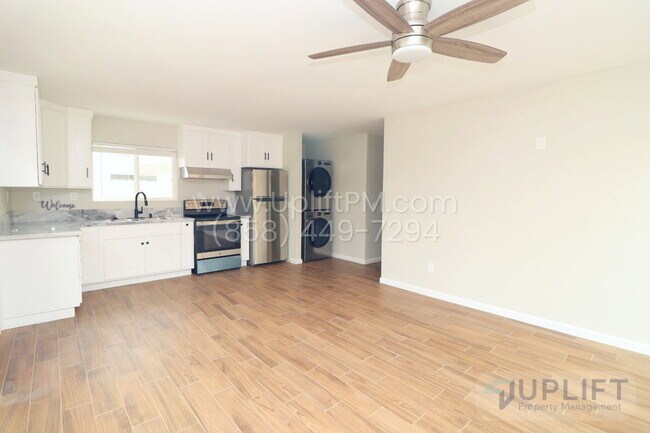 Building Photo - 10171 Empress Ave