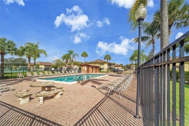 Building Photo - 10035 Winding Lake Rd