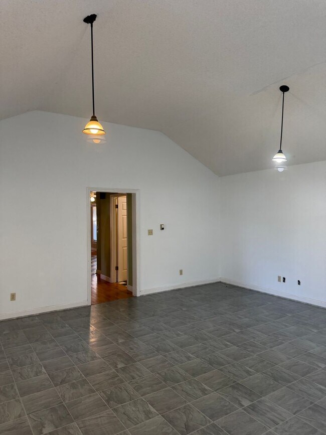 Building Photo - 105 Demille Dr