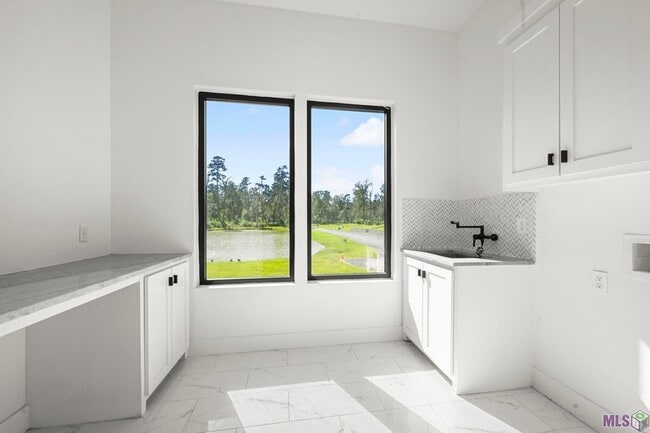 Building Photo - 9825 Fawn Vw Dr