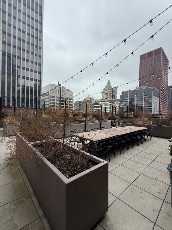 Building Photo - 28 E Adams St