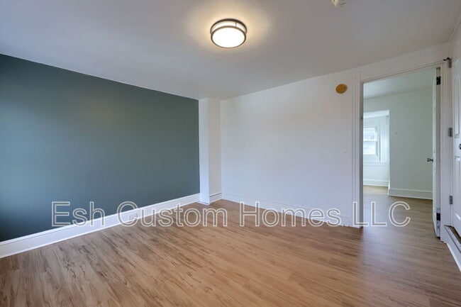 Building Photo - 227 S Ann St