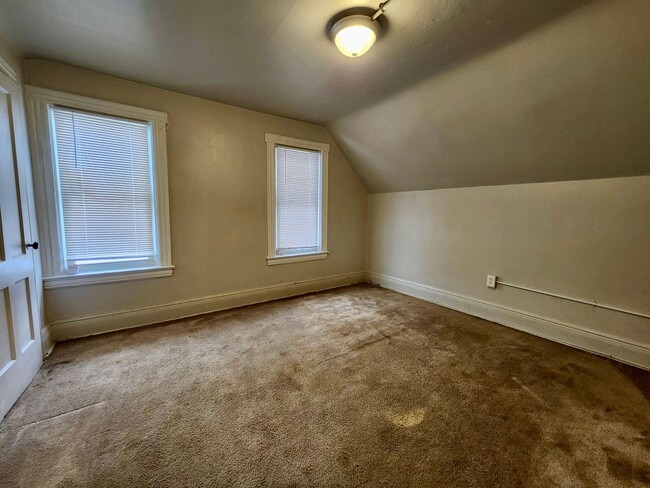 Building Photo - 670 Garson Ave