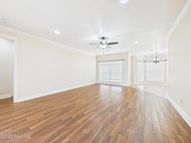 Building Photo - 1013 Gleaux Dr
