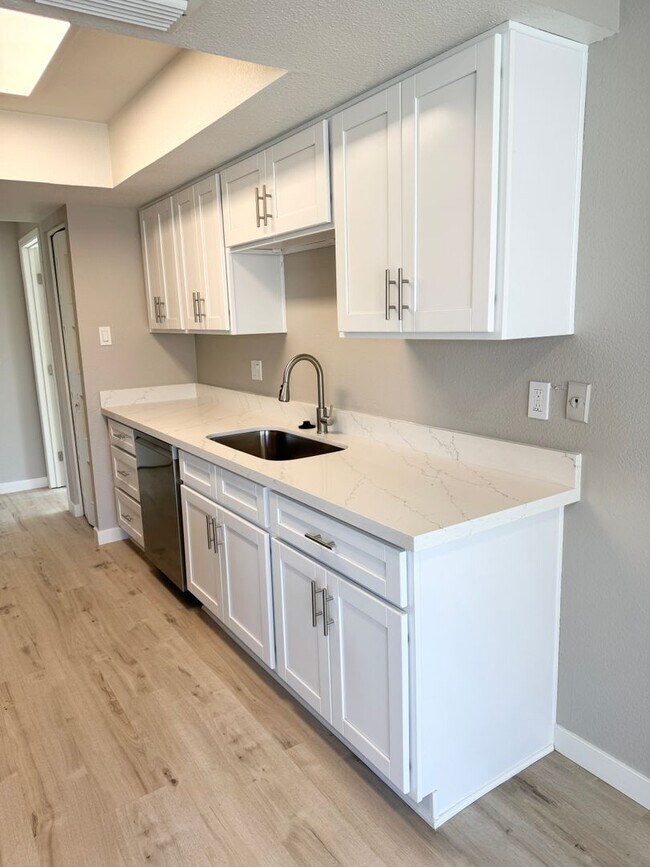 Building Photo - Newly Renovated 3 bedroom 2 bathroom House In Tempe. Private Pool With Pool Service Included