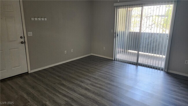 Building Photo - 555 E Silverado Ranch Blvd