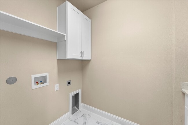 Building Photo - 2952 Sheridan Dr