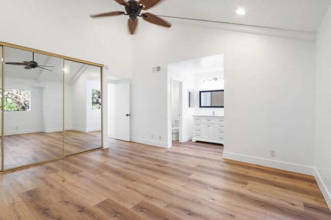 Building Photo - Rehabbed Newport Beach Townhome