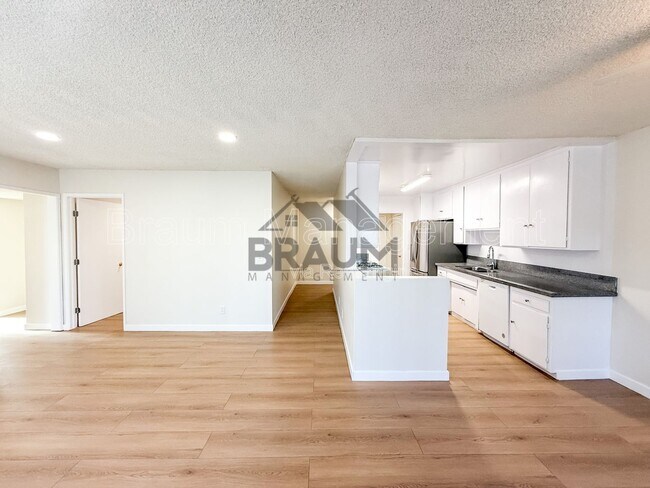 Building Photo - 6039 Whitsett Ave