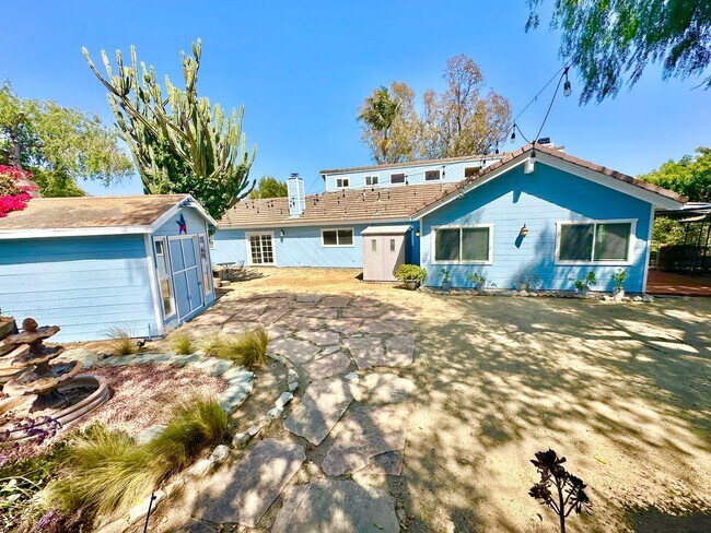 Building Photo - Beautiful Home, in Quiet Country Setting, Large, Private, Fenced Yard Space, with Landscaper Incl...