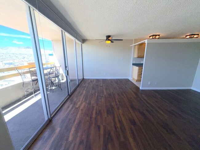 Building Photo - Reno Highrise Condo - Mountain & City Views