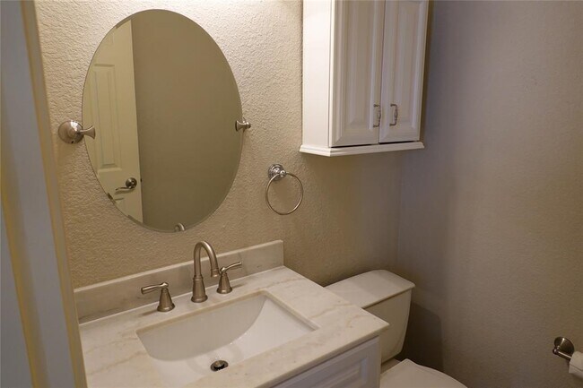 Building Photo - 16100 S Great Oaks Dr