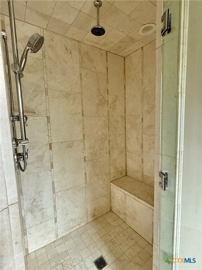 Building Photo - 627 Mission View Ct