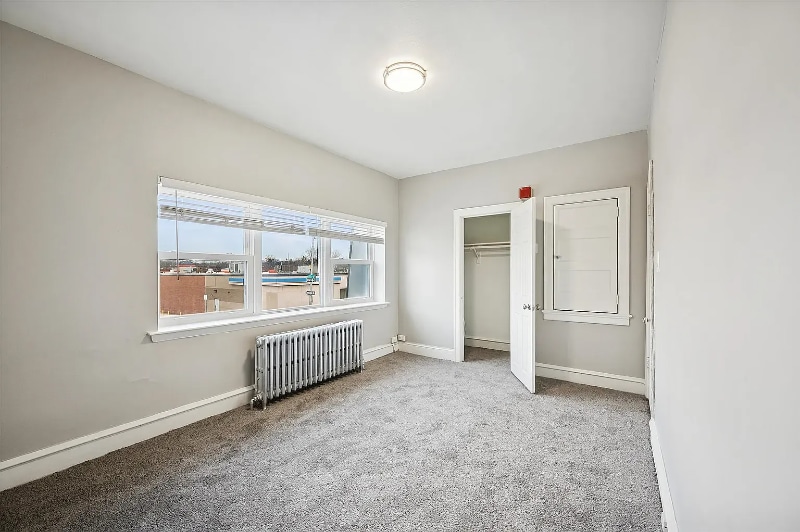 Building Photo - 7212 Oxford Ave