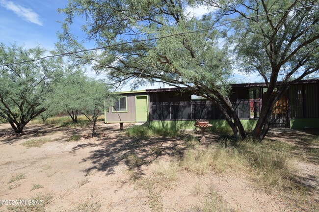 Building Photo - 2119 N Catalina Ave