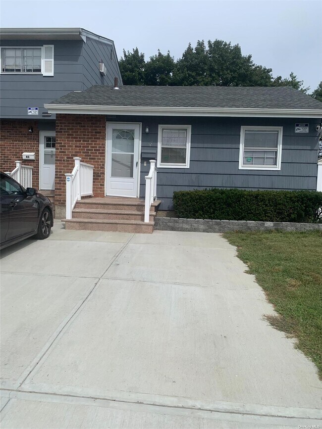 83 Crossway Dr 83 Crossway Dr Deer Park NY 11729 Apartment Finder