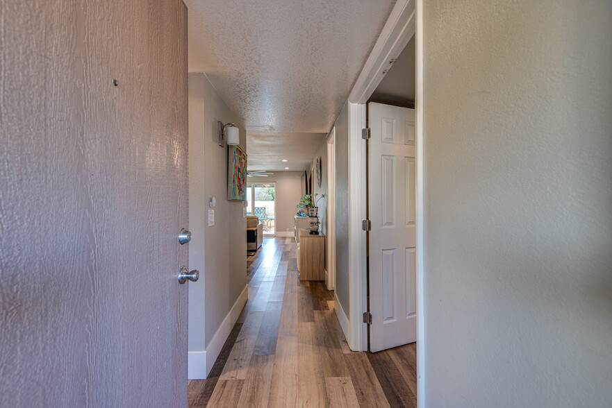 Building Photo - 4150 E Cactus Rd