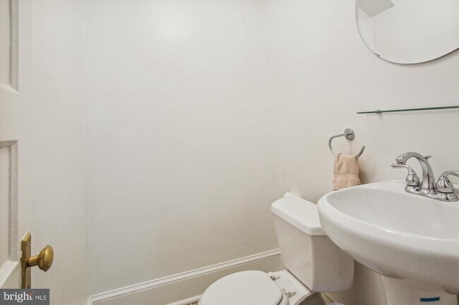 Building Photo - 1407 Shepherd St NW
