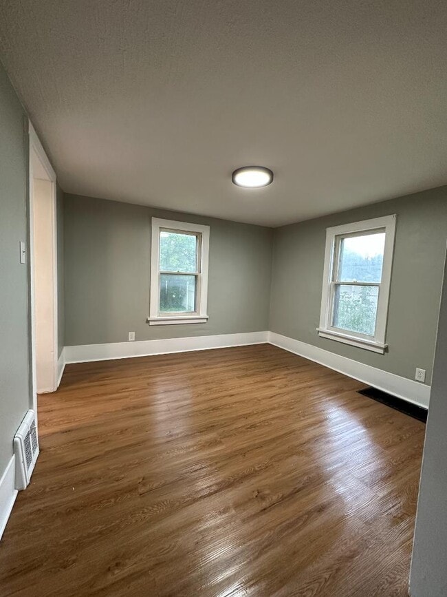 Building Photo - 25 Brown St