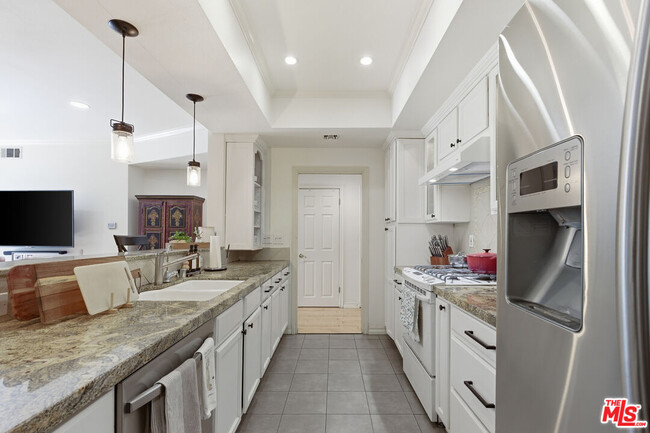 Building Photo - 4401 Moorpark Way