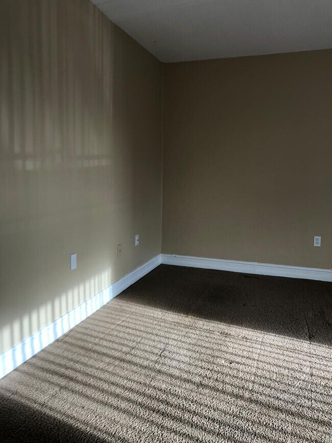 Building Photo - Green Tee - # 317