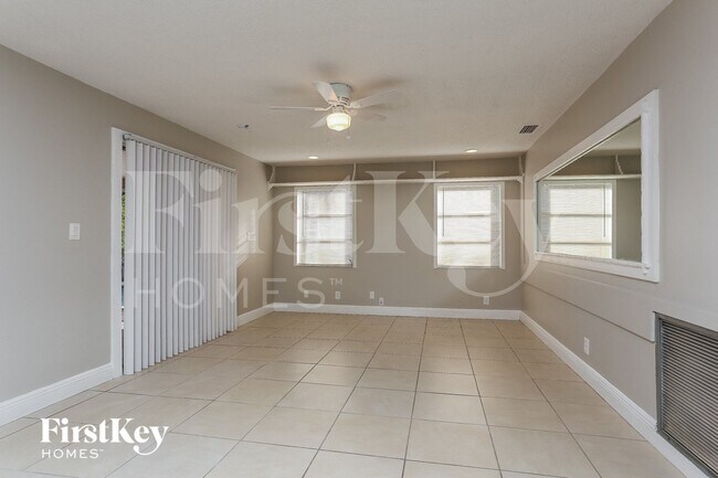 Building Photo - 11201 NW 39th Ct