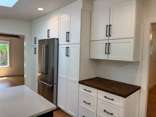 Building Photo - Beautiful updated single level Lafayette h...